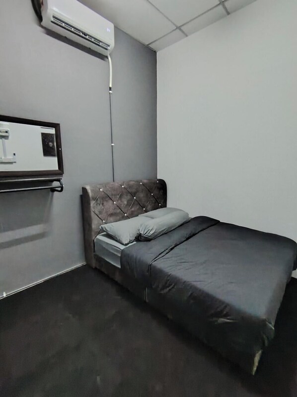 Habitación básica doble, no fumadores, Aire acondicionado | Ropa de cama de alta calidad, escritorio, sistema de insonorización