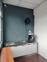 Microondas, utensilios de cocina, artículos de limpieza ecológicos