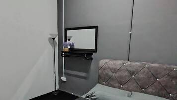 基础双人房, 无烟房, 空调 | 高档床上用品、办公桌、隔音、熨斗/熨衣板