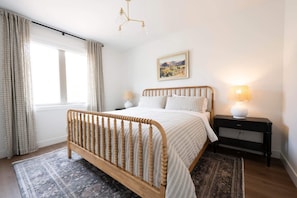 1 soverom, skrivebord for bærbar PC og wi-fi (inkludert)