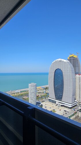Charming 1-bedroom apartment with WiFi, AC in fabulous Batumi