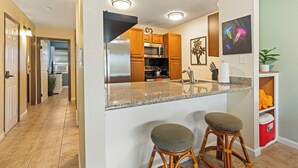 Private kitchen - Charming Tropical Kihei Gardens 2-Bed Suite (Kihei)