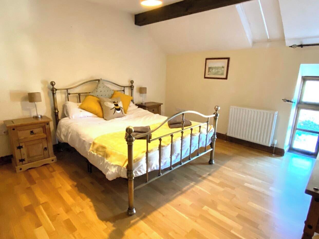 4 chambres, fer et planche à repasser, Wi-Fi, draps fournis