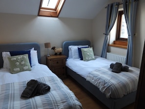 4 bedrooms, iron/ironing board, WiFi, bed sheets