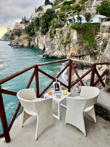 Villa Amare with beach and breathtaking view.