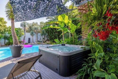 Contemporary house 180 M2 with swimming pool and jacuzzi tropical atmosphere