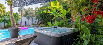 Contemporary house 180 M2 with swimming pool and jacuzzi tropical atmosphere