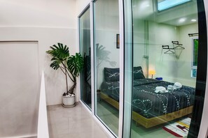 3 bedrooms, in-room safe, iron/ironing board, free WiFi