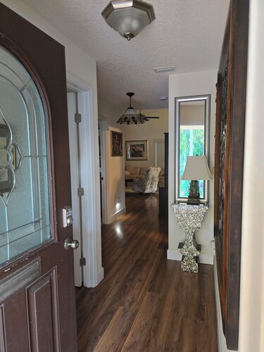 Charming 2-bedroom house with a short walk to historic downtown St. Augustine.