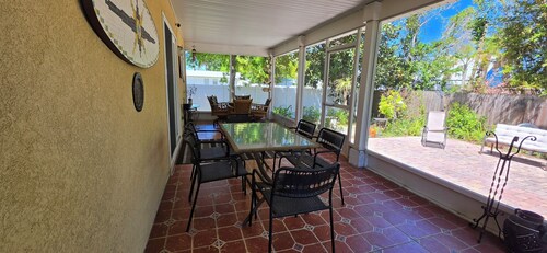 Charming 2-bedroom house with a short walk to historic downtown St. Augustine.