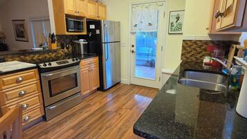 Micro-ondes, four, plaque de cuisson, lave-vaisselle