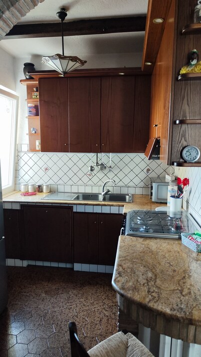 Cozy apartment with parking, close to the sea and center