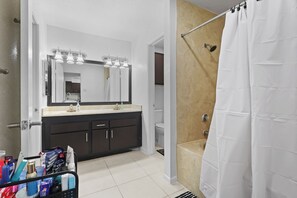 Toallas, jabón, papel de baño 