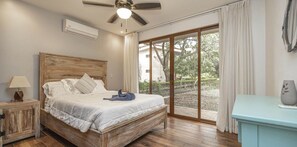 4 bedrooms, desk, free WiFi, bed sheets