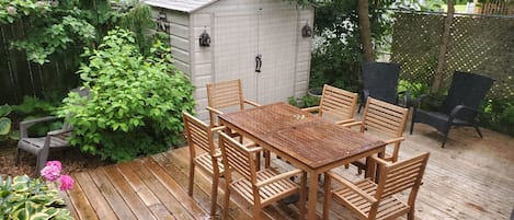 屋外ダイニングエリア