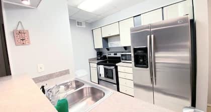 Charming 1-bedroom apartment with WiFi, AC in delightful Dallas