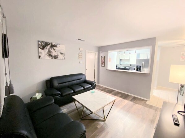 Smart TV - Charming 1-bedroom apartment with WiFi, AC in delightful Dallas (Dallas)