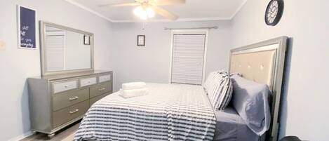 1 bedroom, desk, iron/ironing board, WiFi