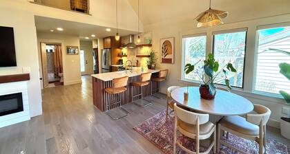 Cozy with fully-fenced backyard & walkable to West Asheville Hotspots