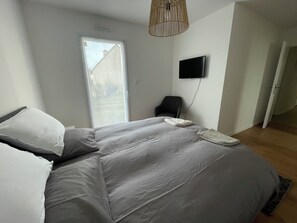 3 bedrooms, iron/ironing board, free WiFi