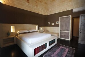 Habitación de lujo, balcón, vista a la ciudad