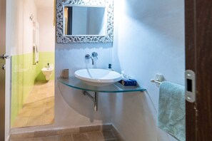 Habitación de lujo, balcón, vista a la ciudad | Baño