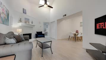 Smart TV, fireplace