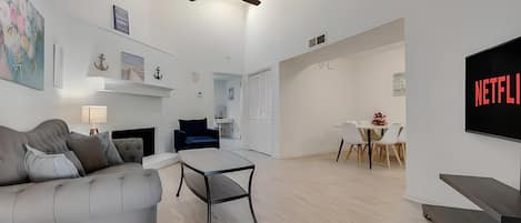 Smart TV y chimenea