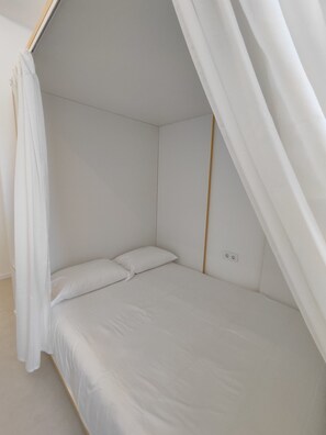 1 bedroom, iron/ironing board, WiFi, bed sheets - CariSan2 - fully equipped, 6 min to beach (Valencia)