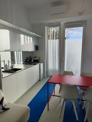 Fridge, microwave, coffee/tea maker, toaster