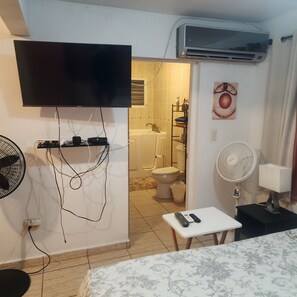 1 chambre, fer et planche à repasser, Wi-Fi, draps fournis