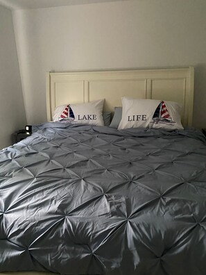 3 makuuhuonetta, silitysrauta/-lauta, Wi-Fi, vuodevaatteet