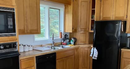 Lakeside bungalow retreat in Cambridge Narrows, NB