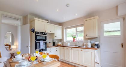 3 bedroom accommodation in Membury