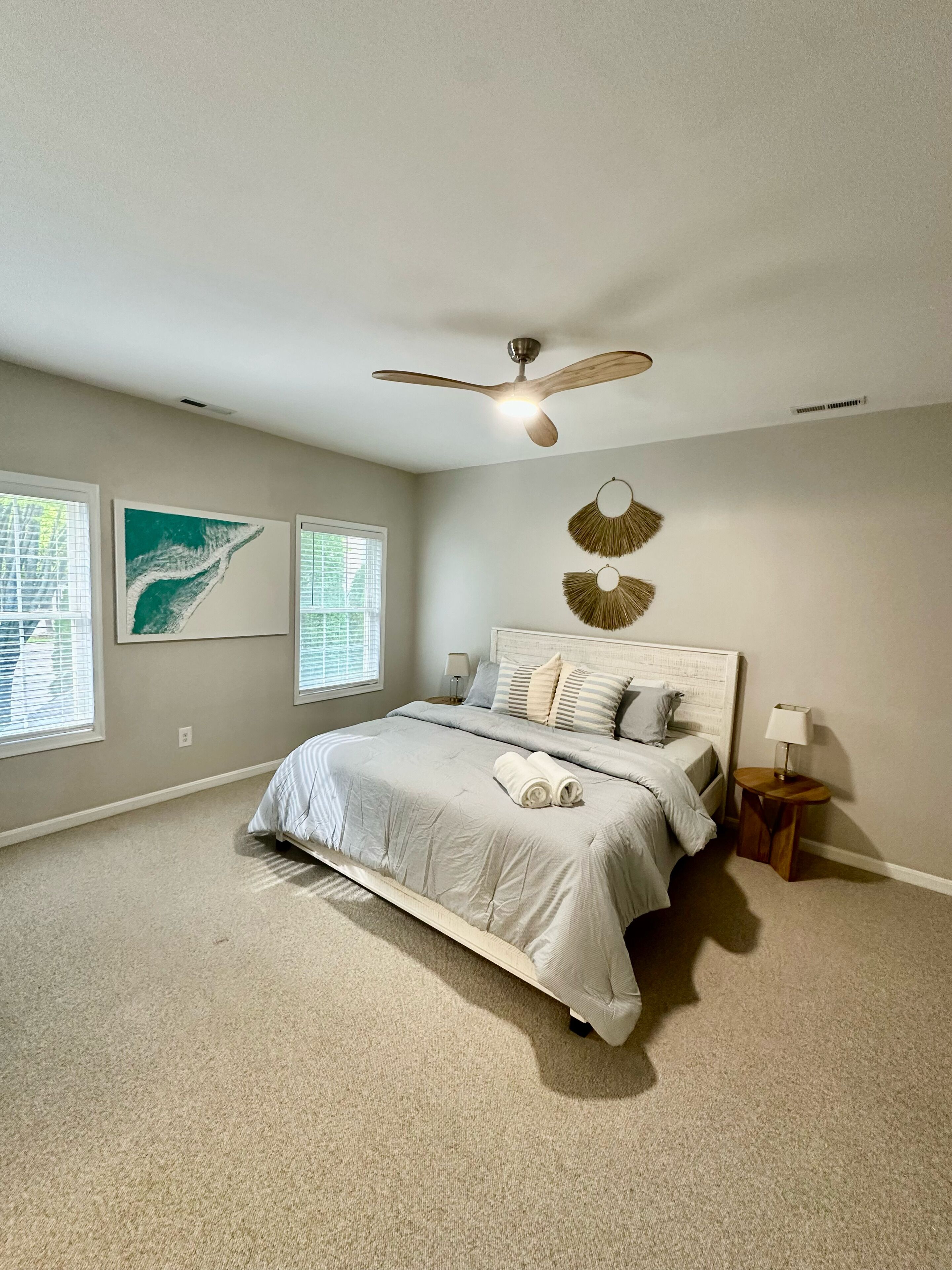 4 bedrooms, desk, iron/ironing board, travel crib