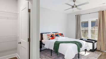 3 bedrooms, desk, travel crib, free WiFi