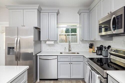 The Birch ~ Modern 3BR, Walk to DT Kannapolis