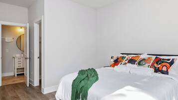 3 bedrooms, desk, travel crib, free WiFi