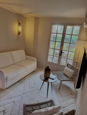 TV - Nice, quiet, renovated apartment (Gassin)