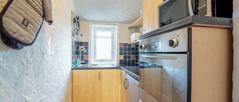 Cookware/dishes/utensils