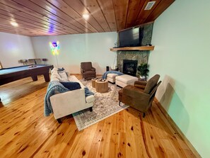 Smart TV, fireplace, video games - FAMILY RETREAT: SOGGY BEAR BOTTOM (Murphy)