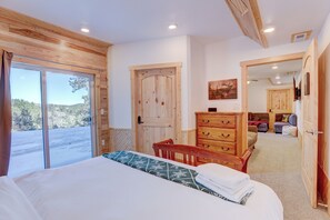 3 bedrooms, iron/ironing board, free WiFi, bed sheets - Bailey Cabin: Hot Tub, Fire Pit, Near Denver (Bailey)