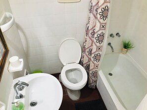 Hårtørrer, håndklæder, Sæbe, Toiletpapir