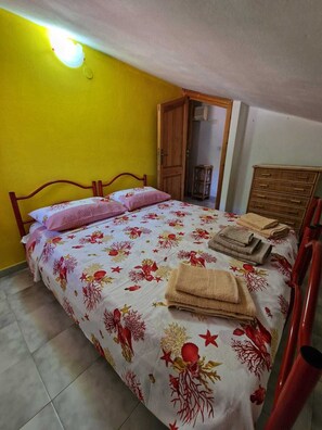 2 chambres, fer et planche à repasser, Wi-Fi gratuit, draps fournis