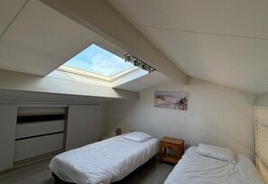2 habitaciones, tabla de planchar con plancha, wifi y ropa de cama
