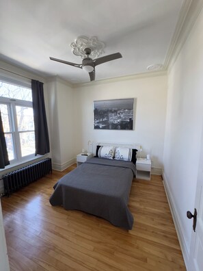 2 bedrooms, iron/ironing board, WiFi