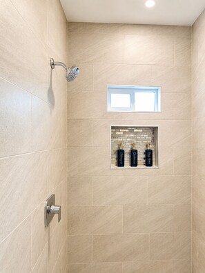 Shower, hair dryer, towels, soap - Beautiful 3-Beds Apartment in Mission with WIFI; Safe & Spacious Stay (Mission)