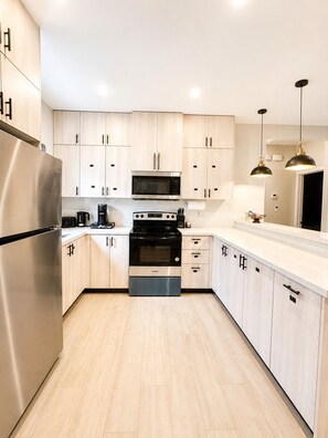 Fridge, microwave, oven, stovetop - Beautiful 3-Beds Apartment in Mission with WIFI; Safe & Spacious Stay (Mission)