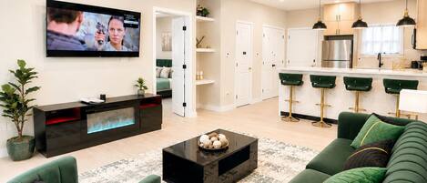 Smart TV, fireplace