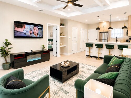 Beautiful 3-Beds Apartment in Mission with WIFI; Safe & Spacious Stay